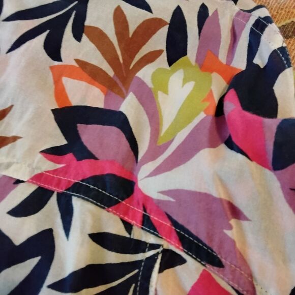 Dana Buchman floral button down with roll tab half sleeve - Picture 12 of 12